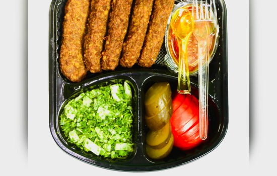 کتلت پرسی 5 عددی با دورچین، نان و سس مخصوص